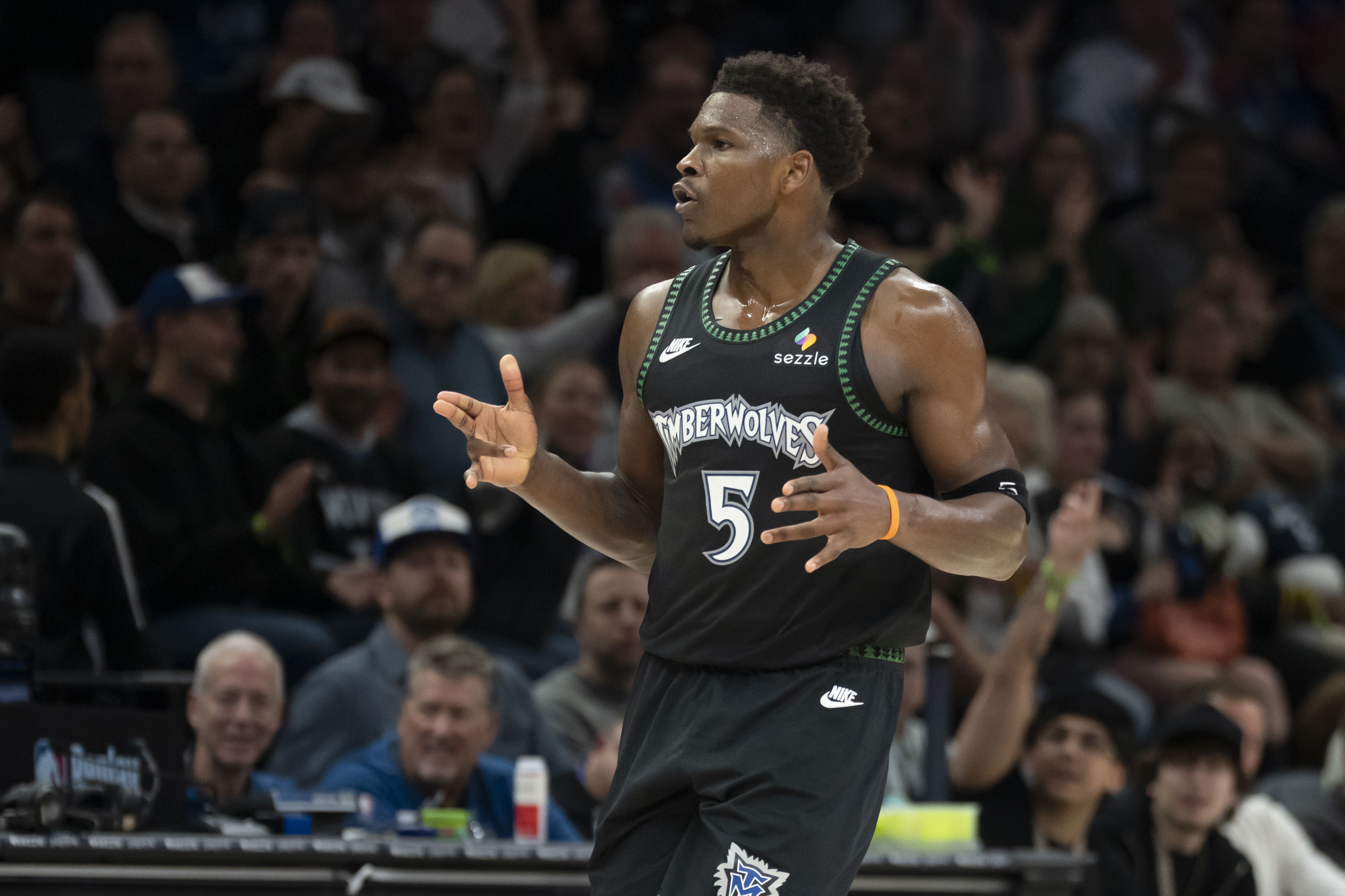 华体会hth-迟到不影响状态！华子替补复出22分钟13中7砍17分4助 正负值+29